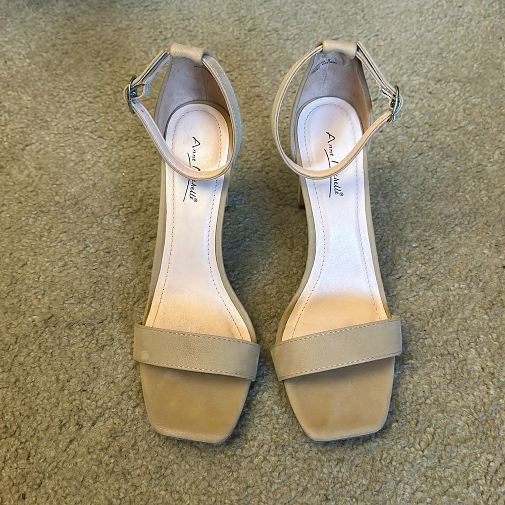 Anne Michelle Nude Suede heels (9W)